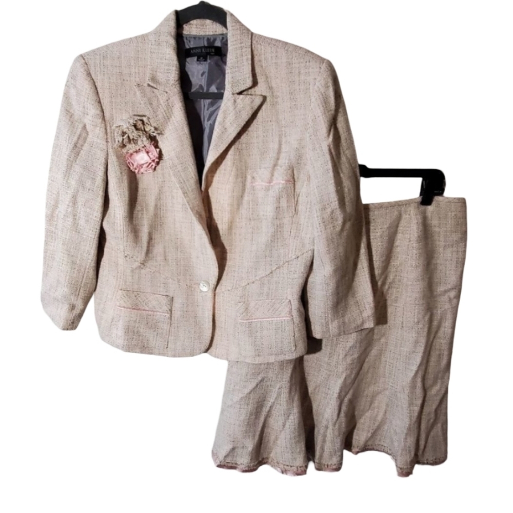 Anne Klein Women's Tweed Suit Set Blazer Skirt Pink Trim Floral Brooch Size 14